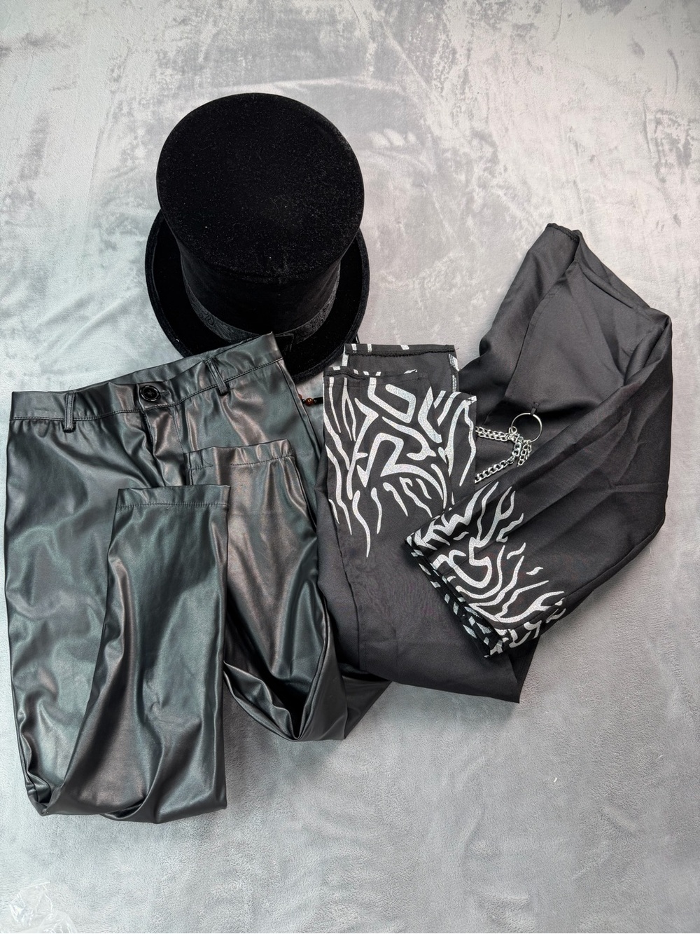 Spirit Black Clothing Label on White Tag Kids Halloween Magic set 5/6T